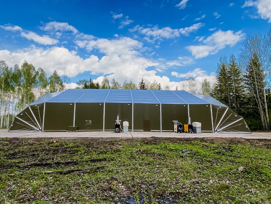 Hangar wojskowy o lekkiej konstrukcji aluminiowej